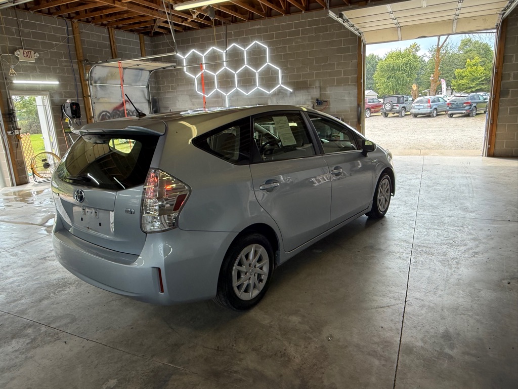 Photo 5 of this TOYOTA PRIUS V