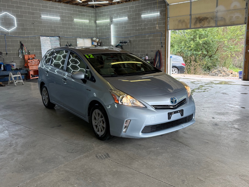Photo 3 of this TOYOTA PRIUS V