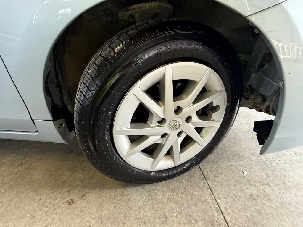 Photo 26 of this TOYOTA PRIUS V