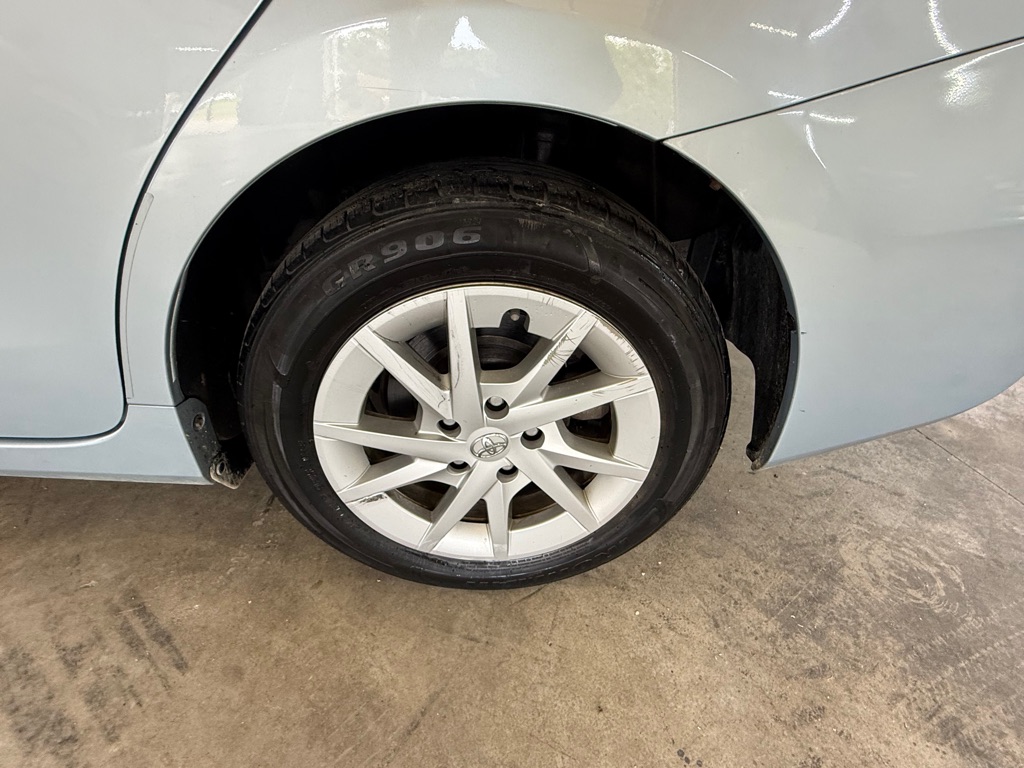 Photo 28 of this TOYOTA PRIUS V