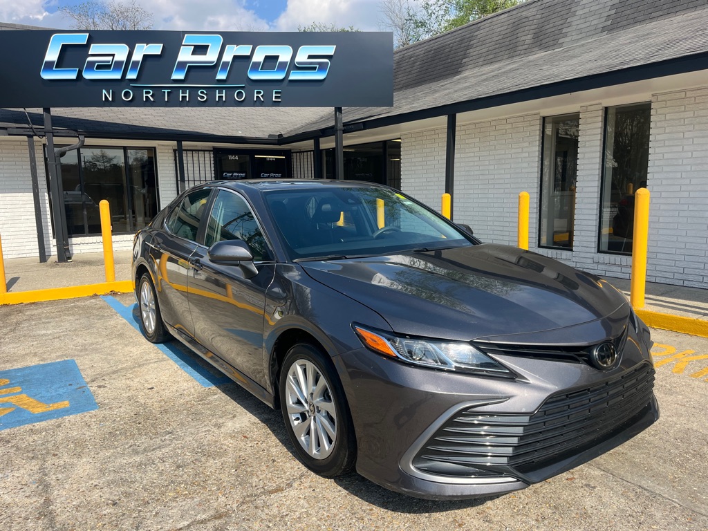 2023 Toyota Camry LE's photo