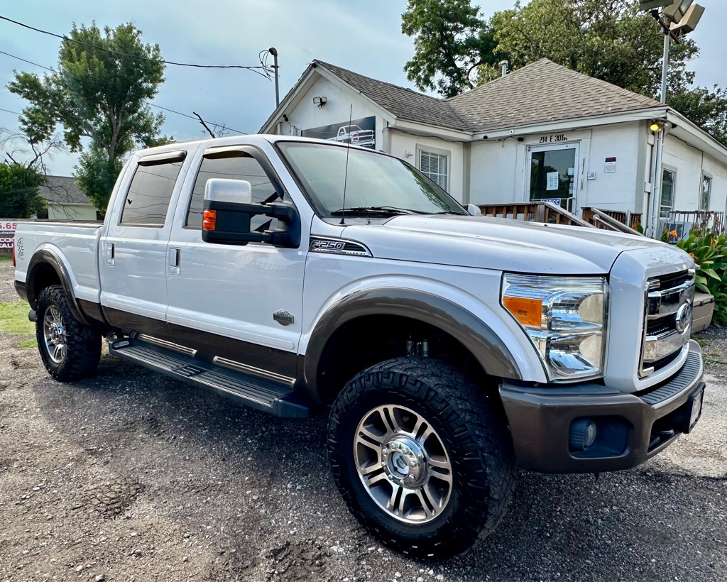 White 2015 Ford F-250 Super Duty Pickup Truck Four-Wheel Drive Automatic