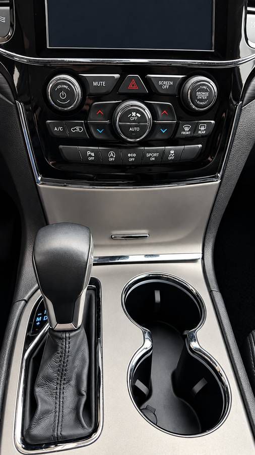 Photo 17 of this JEEP GRAND CHEROKEE