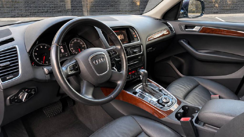 Photo 10 of this AUDI Q5