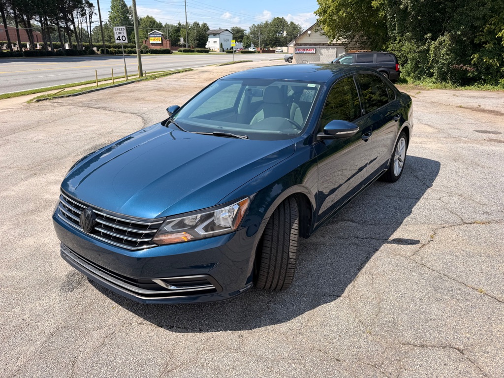 2019 Volkswagen Passat Azul Sedán Tracción delantera Automática