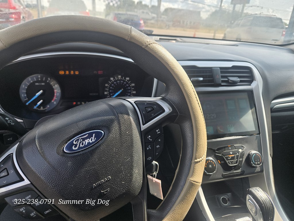 Photo 18 of this FORD FUSION