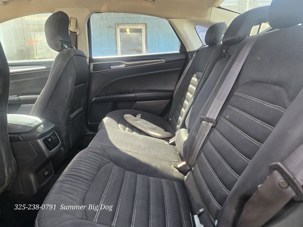 Photo 8 of this FORD FUSION
