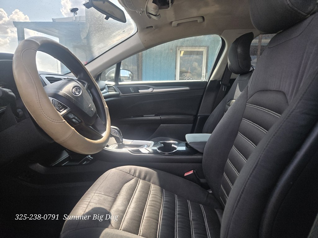 Photo 17 of this FORD FUSION