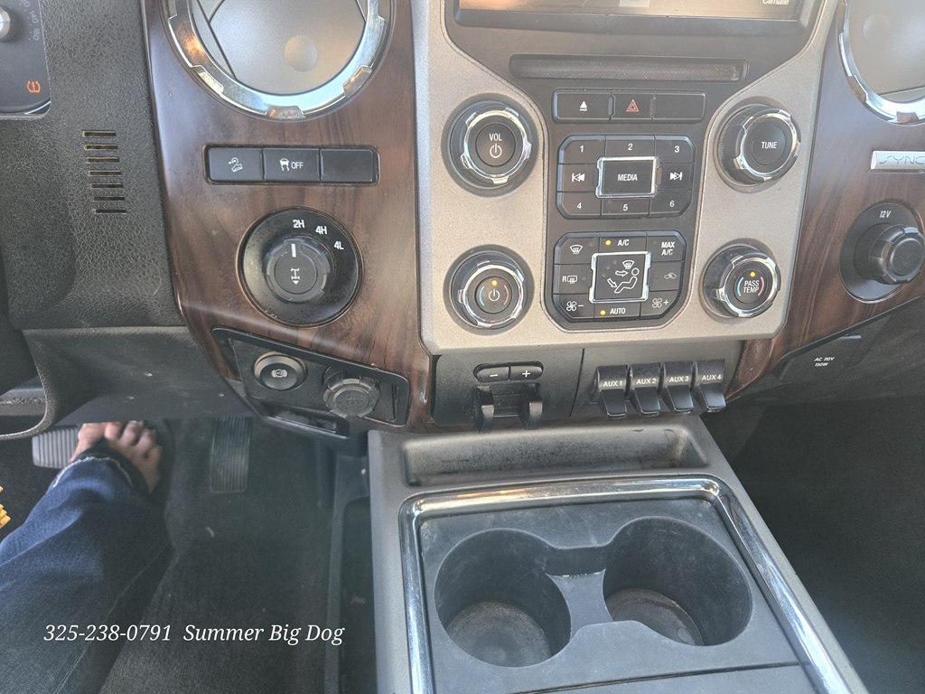 Photo 14 of this FORD F-350 SUPER DUT
