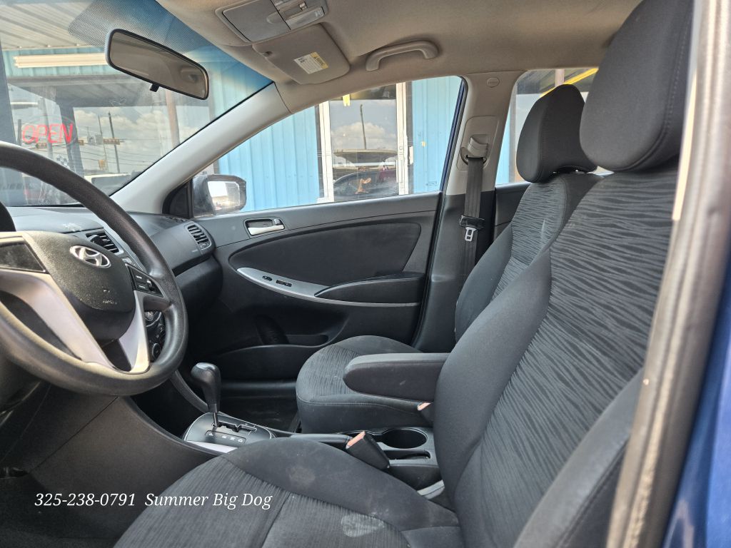 Photo 7 of this HYUNDAI ACCENT