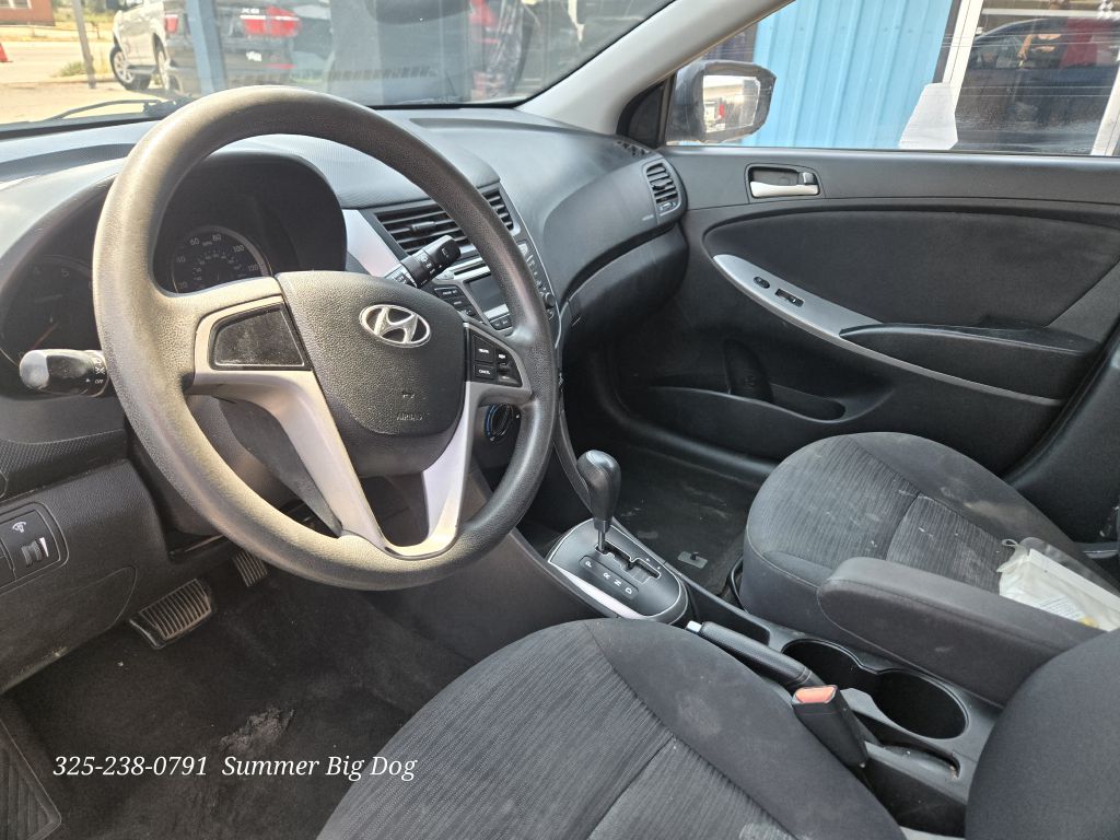 Photo 8 of this HYUNDAI ACCENT