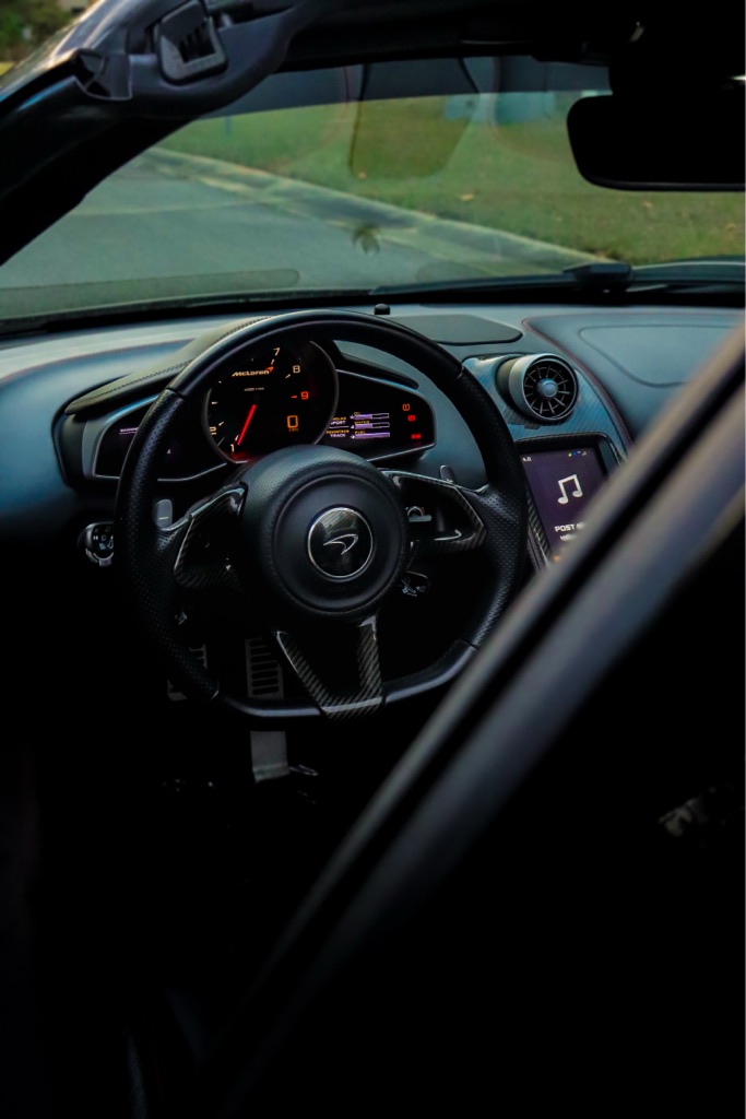 Photo 9 of this MCLAREN MP4-12C SPIDER