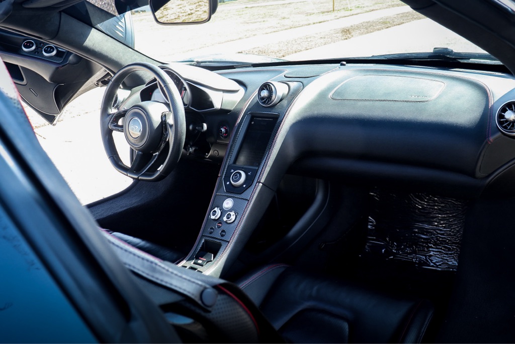 Photo 24 of this MCLAREN MP4-12C SPIDER