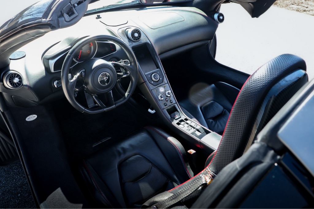 Photo 23 of this MCLAREN MP4-12C SPIDER