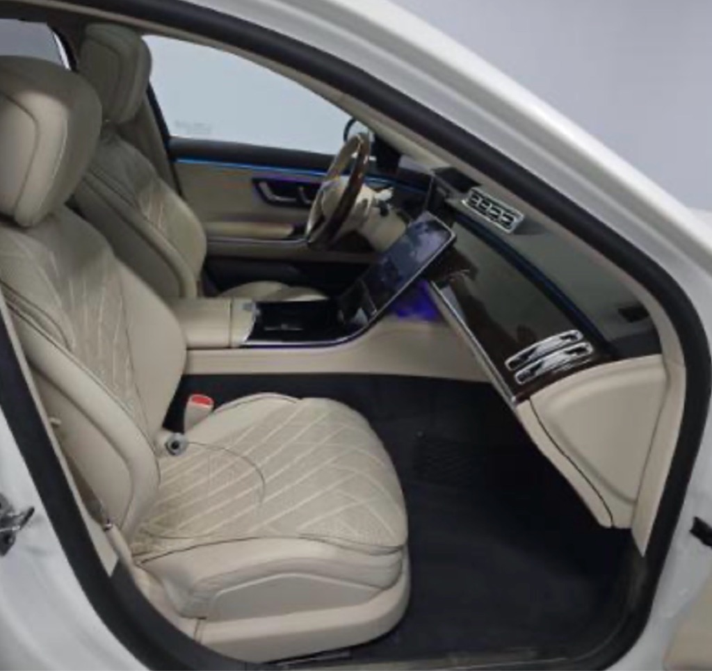 Photo 7 of this MERCEDES-BENZ S-CLASS