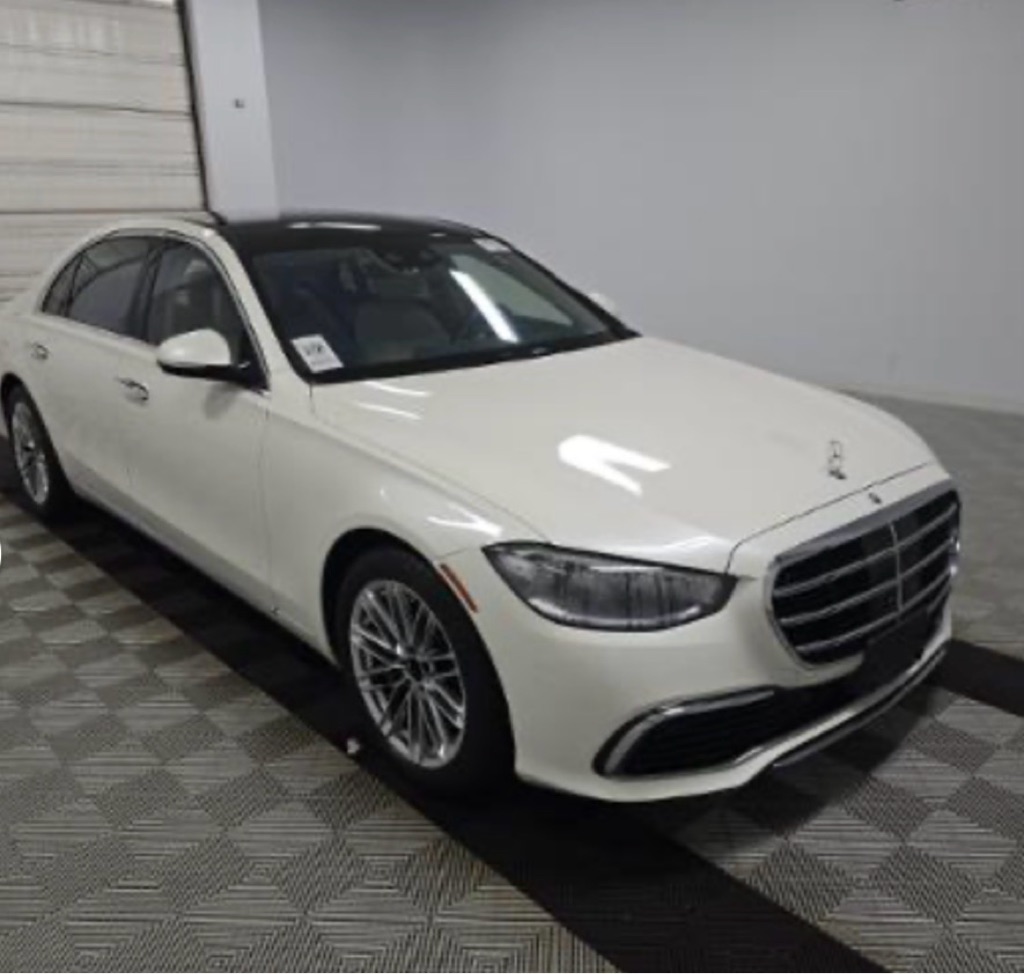 Photo 3 of this MERCEDES-BENZ S-CLASS