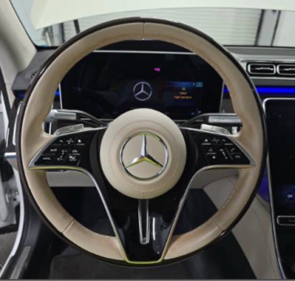 Photo 8 of this MERCEDES-BENZ S-CLASS
