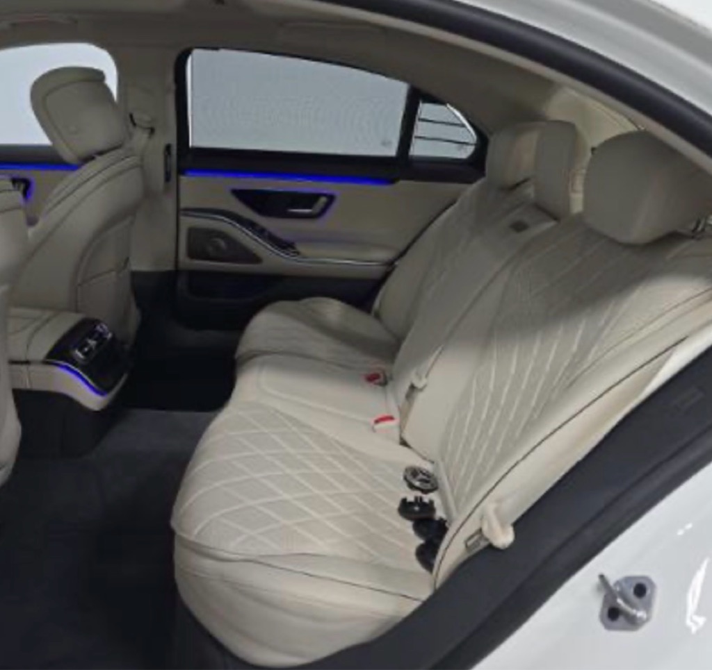 Photo 14 of this MERCEDES-BENZ S-CLASS