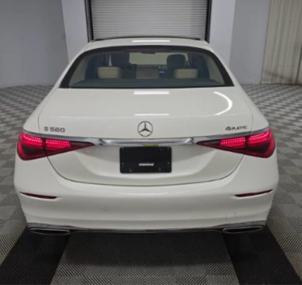 Photo 5 of this MERCEDES-BENZ S-CLASS