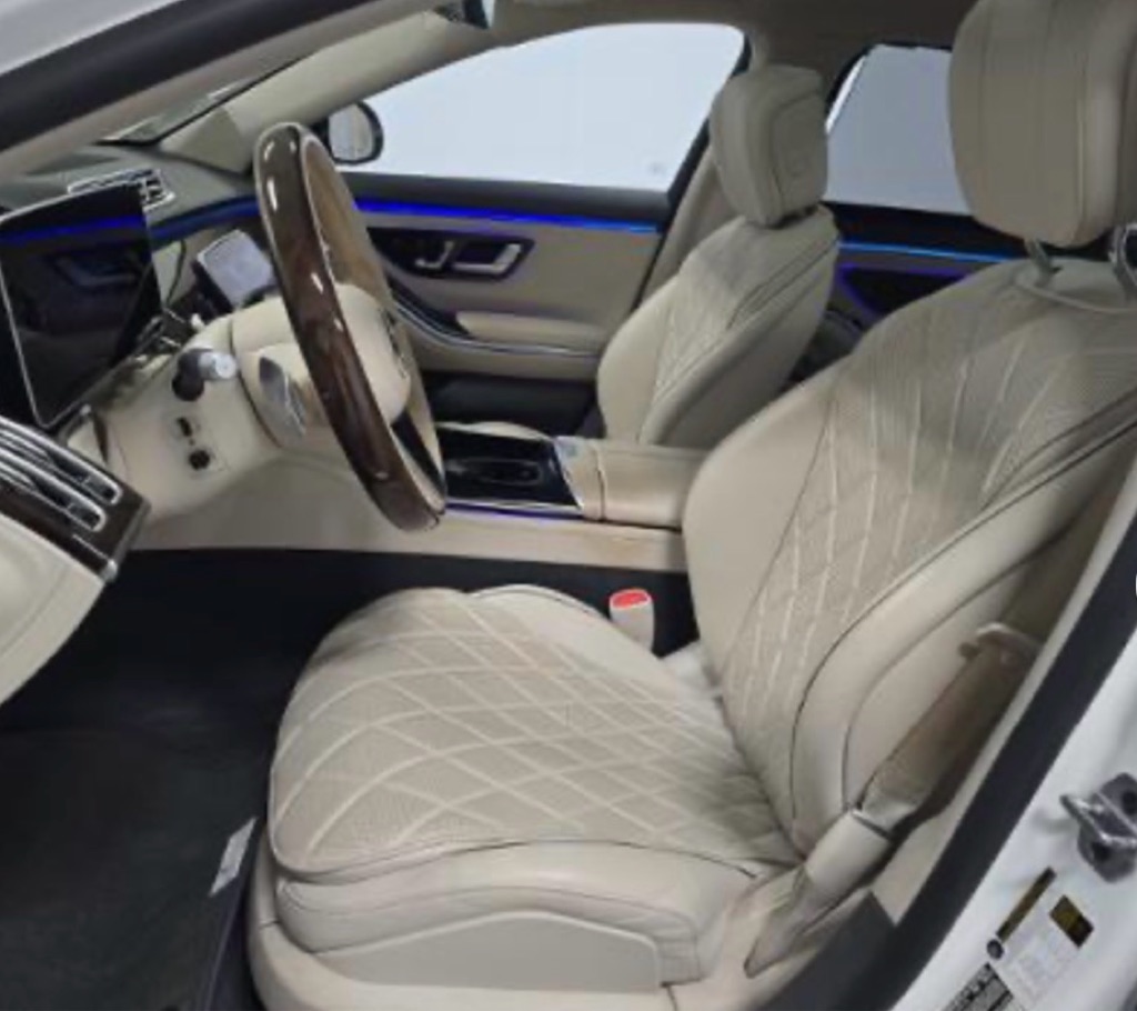 Photo 6 of this MERCEDES-BENZ S-CLASS