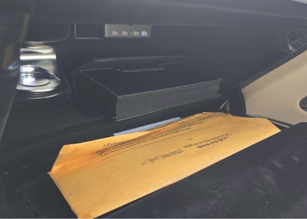 Photo 11 of this MERCEDES-BENZ S-CLASS