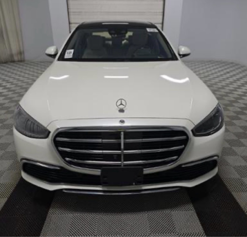 Photo 2 of this MERCEDES-BENZ S-CLASS