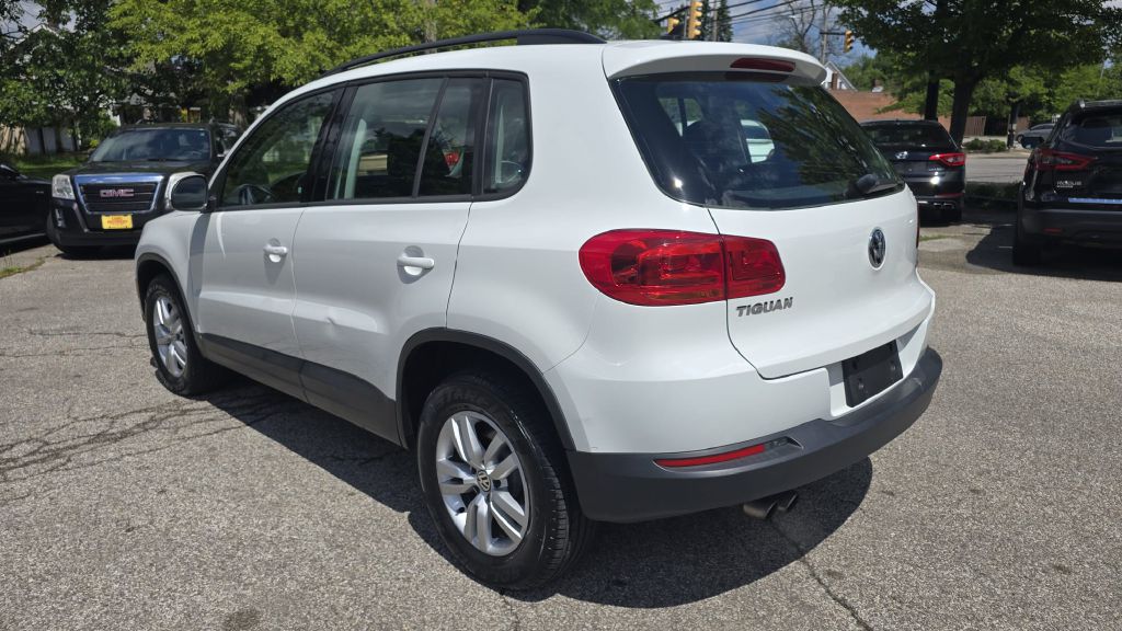 Photo 4 of this VOLKSWAGEN TIGUAN