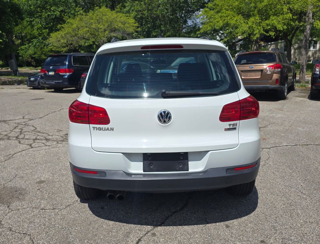 Photo 5 of this VOLKSWAGEN TIGUAN