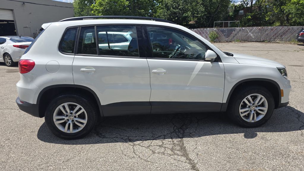Photo 7 of this VOLKSWAGEN TIGUAN