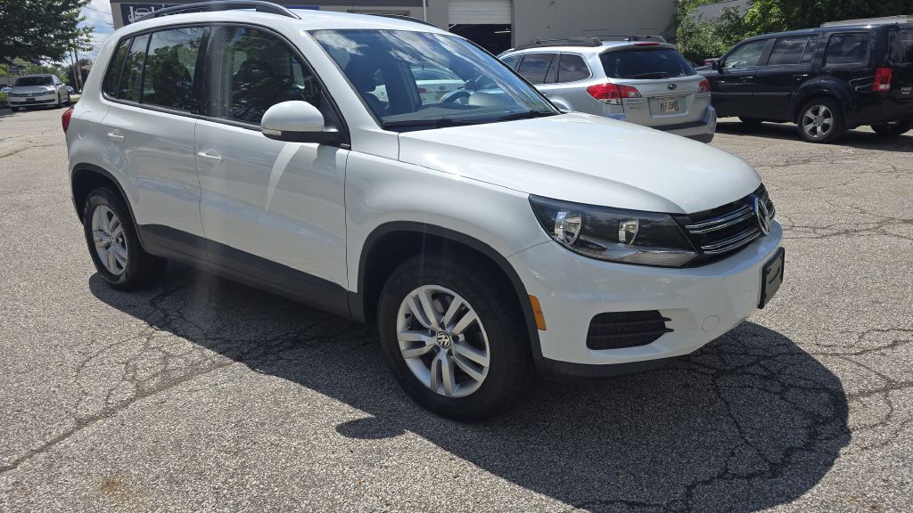Photo 8 of this VOLKSWAGEN TIGUAN