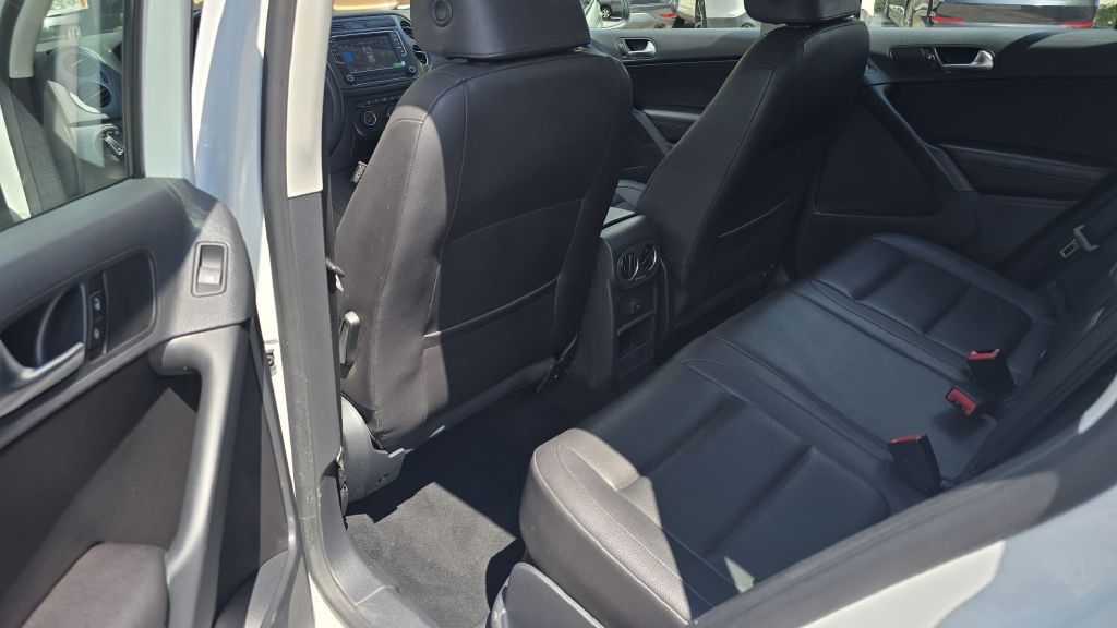 Photo 10 of this VOLKSWAGEN TIGUAN