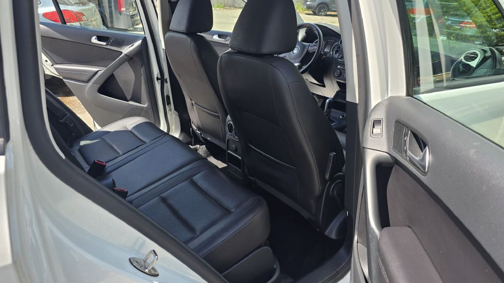 Photo 11 of this VOLKSWAGEN TIGUAN