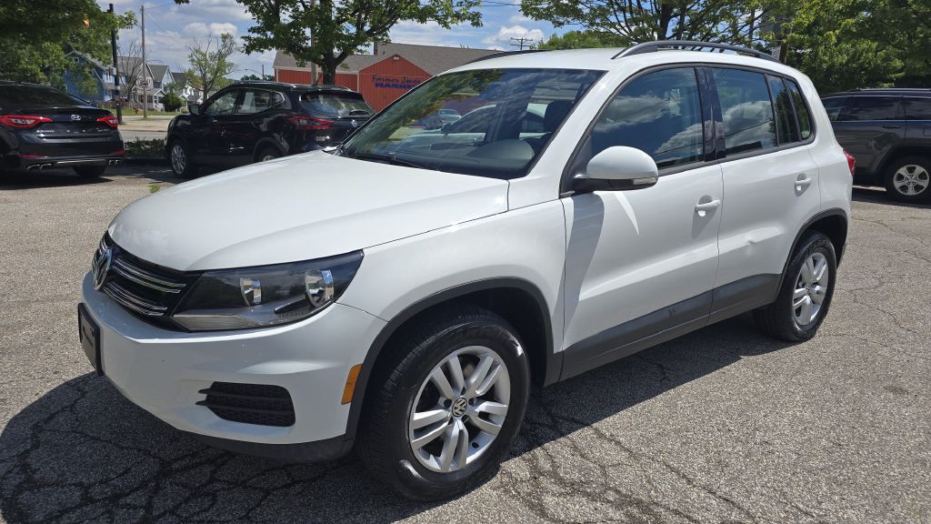 Photo 2 of this VOLKSWAGEN TIGUAN