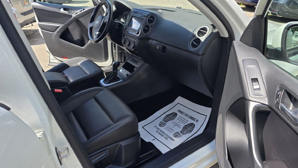 Photo 12 of this VOLKSWAGEN TIGUAN