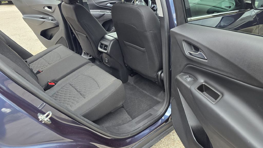 Photo 14 of this CHEVROLET EQUINOX