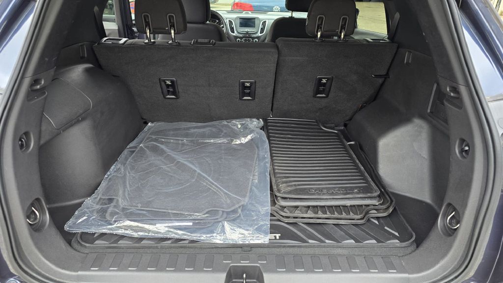 Photo 18 of this CHEVROLET EQUINOX