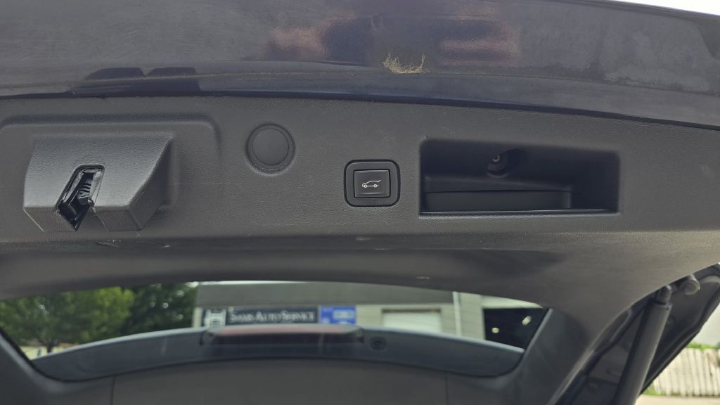 Photo 19 of this CHEVROLET EQUINOX