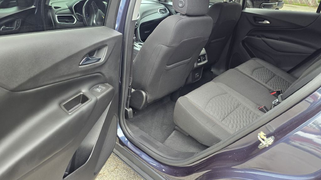 Photo 13 of this CHEVROLET EQUINOX