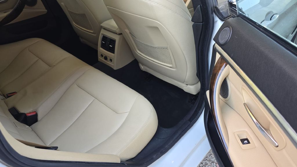 Photo 11 of this BMW 4 SERIES