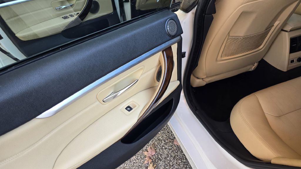 Photo 15 of this BMW 4 SERIES