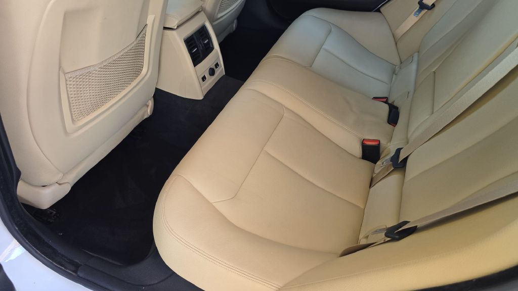 Photo 10 of this BMW 4 SERIES