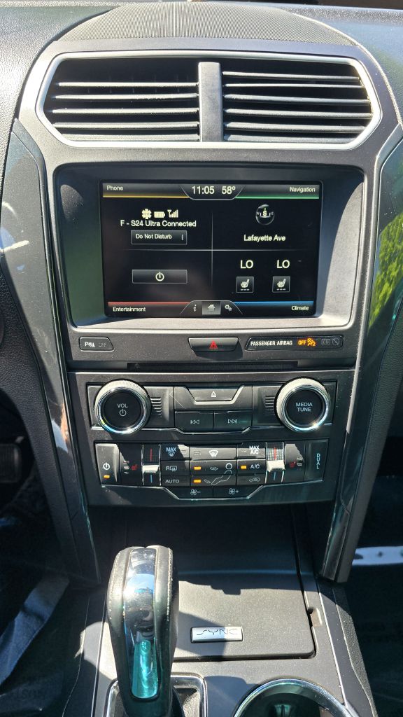 Photo 13 of this FORD EXPLORER