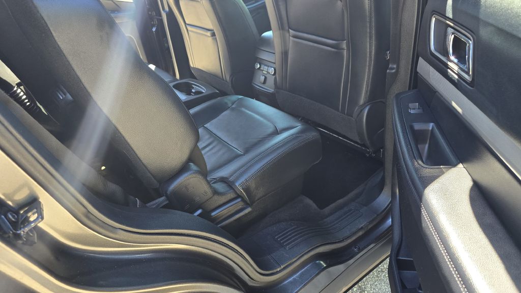 Photo 17 of this FORD EXPLORER