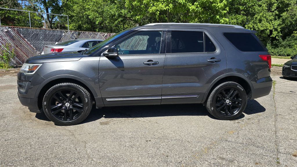 Photo 7 of this FORD EXPLORER