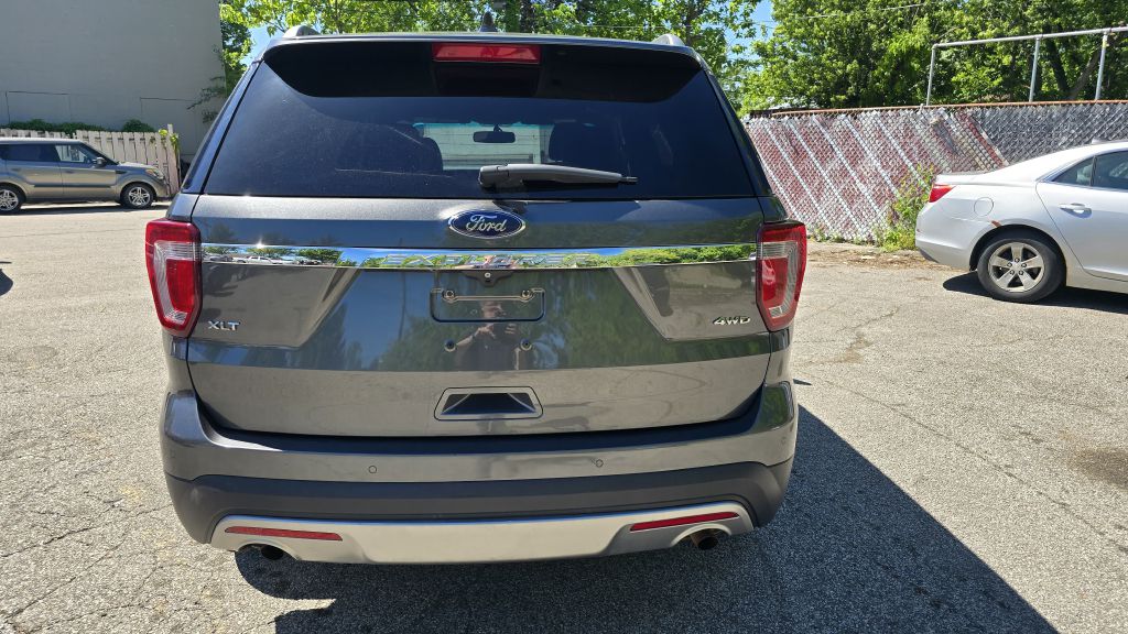Photo 5 of this FORD EXPLORER