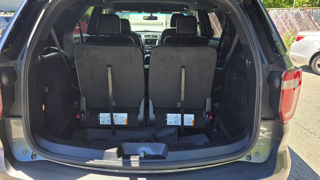 Photo 19 of this FORD EXPLORER