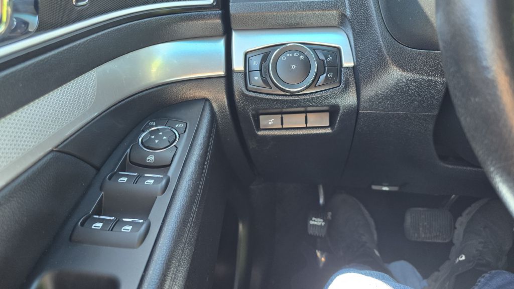 Photo 14 of this FORD EXPLORER