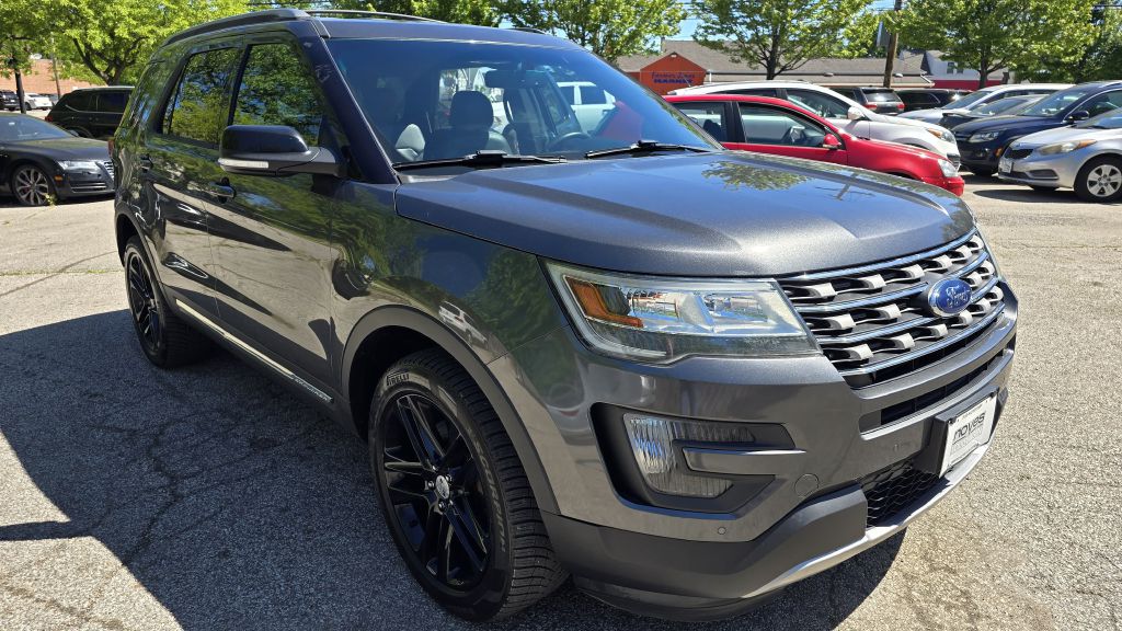 Photo 2 of this FORD EXPLORER