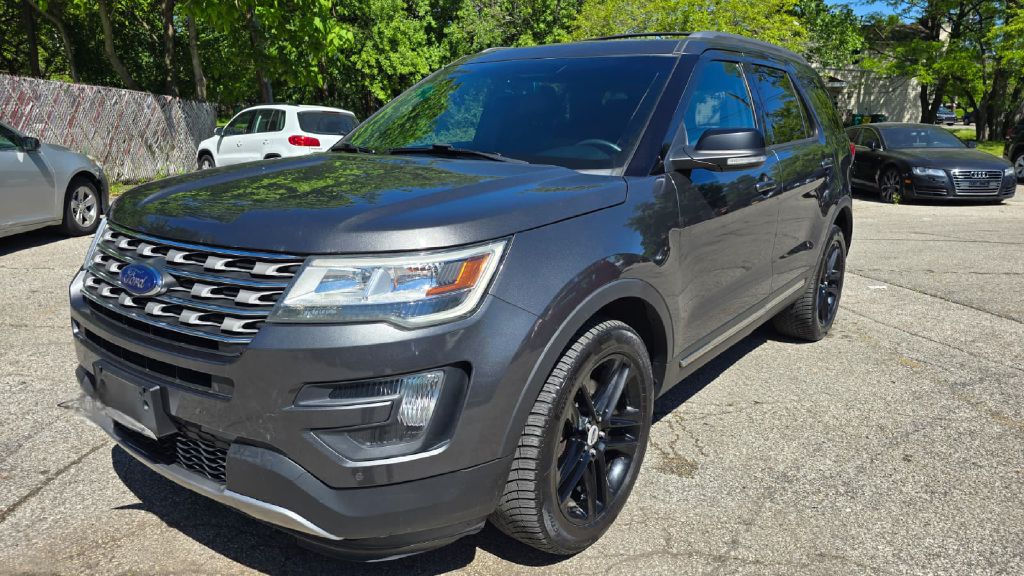 Photo 8 of this FORD EXPLORER