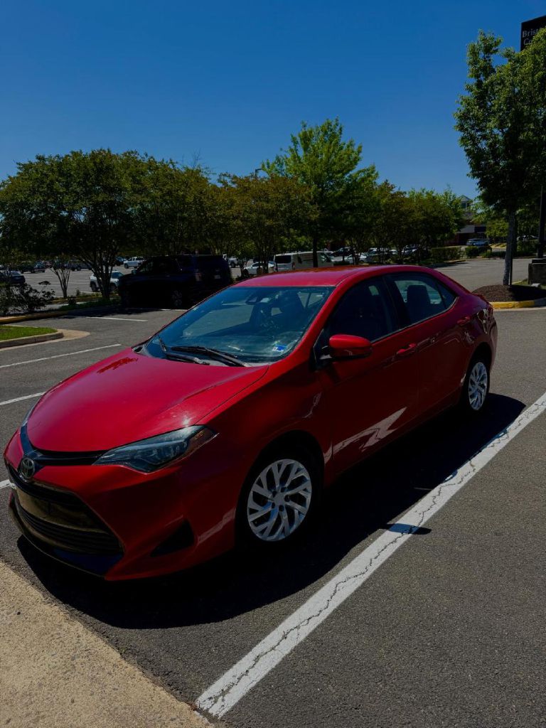 2019 Toyota Corolla Rojo Sedán Tracción delantera Automática